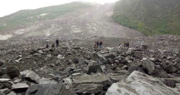 Eltemetett egy falut a földcsuszamlás