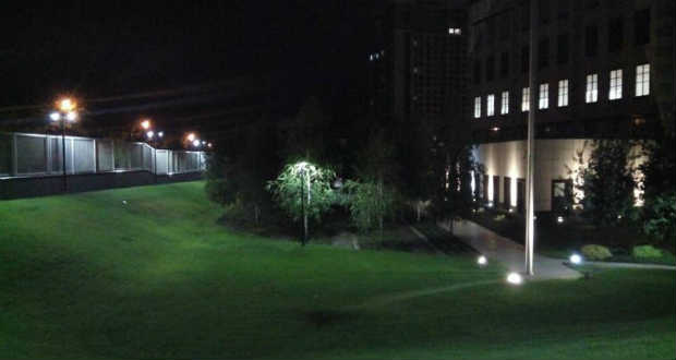 Robbanószerkezettel támadták meg a kijevi amerikai követséget