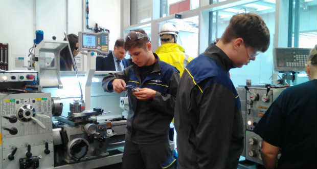 Dolgozva tanulj! – a szakképzés átalakulása Európában