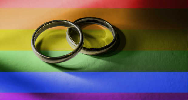 Egy skót egyház engedélyezte a melegházasságot a templomaiban