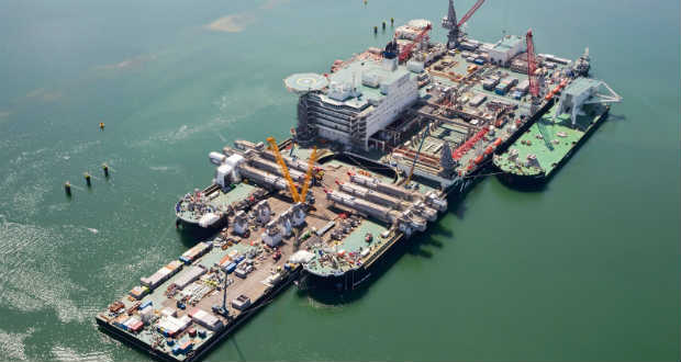 Putyin jelenlétében kapcsolták össze a Török Áramlat sekély- és mélyvízi vezetékét