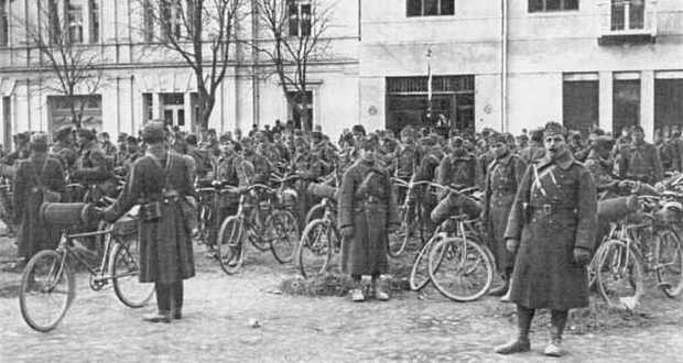 Kárpátalja anno: a 14. kerékpáros zászlóalj Técsőn