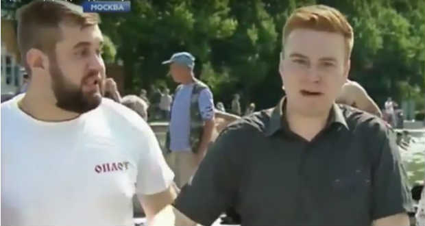 Élő adásban húztak be egy moszkvai riporternek