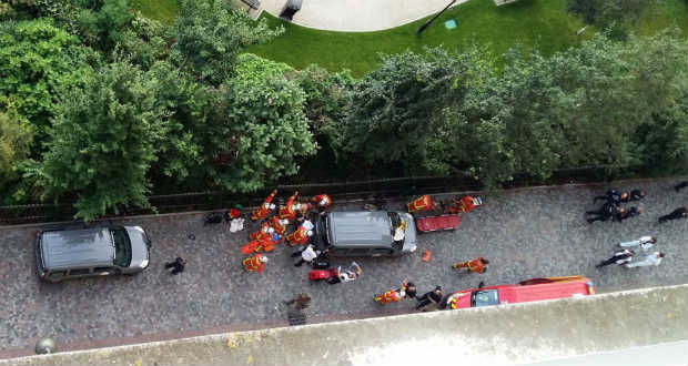 Katonák közé hajtott egy gázoló Párizs elővárosában