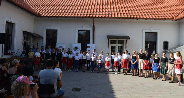 „Szavak nélkül imádkozni” – lezárult a VII. Nagyberegi népzenei és néptánc tábor