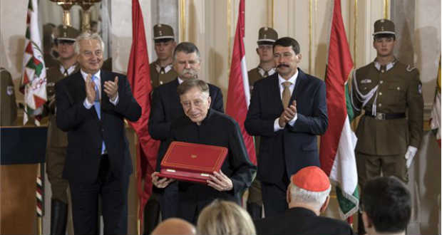Erdő Péter és Vásáry Tamás vehette át a Szent István Rend díjat