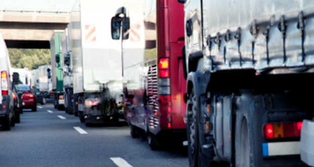 Korlátozzák a teherszállítók forgalmát Kárpátalján