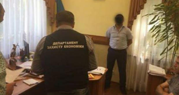 Nyolcezer hrivnya kenőpénzzel értek tetten egy munkácsi bírót