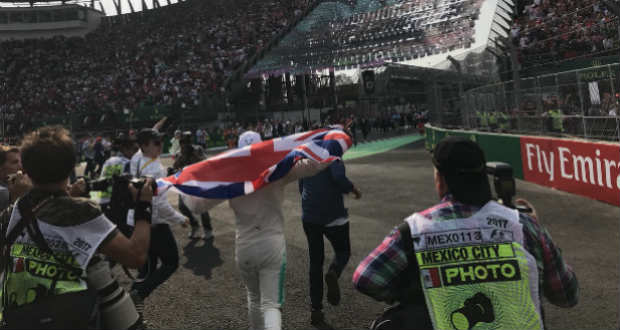 Hamilton négyszeres világbajnok, Verstappen nyert Mexikóban