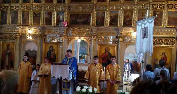 Templombúcsú Istenszülő oltalma ünnepén Makkosjánosiban