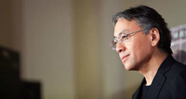 Kazuo Ishiguro angol író kapja az irodalmi Nobel-díjat