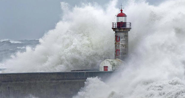 Már halálos áldozata is van az Ophelia trópusi viharnak