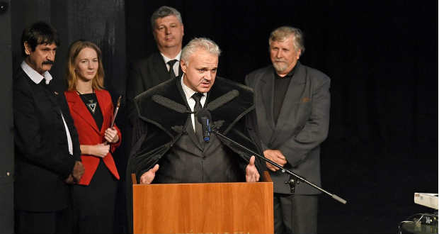 Kitüntették Zán Fábián Sándor püspököt