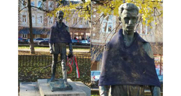 Durva tréfa az ungvári Petőfi-szoborral