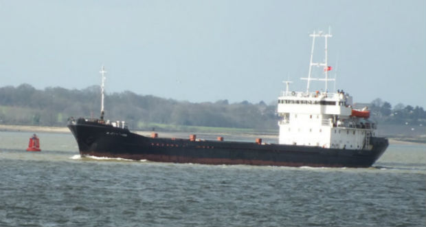 Dunai hajóbaleset – Egy ukrán teherszállító haladása lassítja a hajódarut