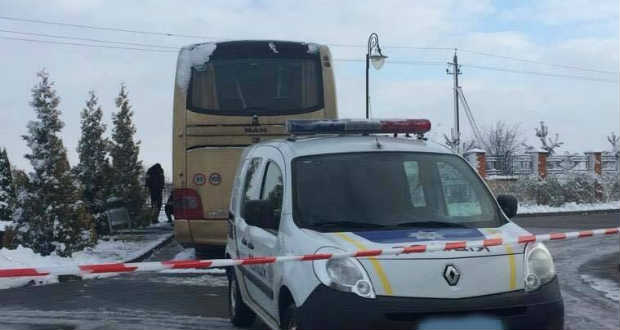 Megrongáltak egy lengyel turistabuszt Ukrajnában, Kijev elítélte az incidenst