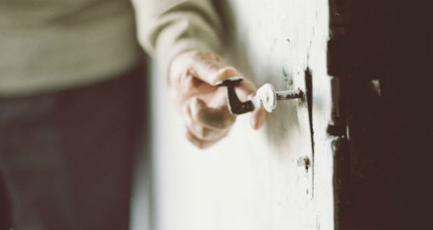 Kopogtató: viszlát, viszlát!