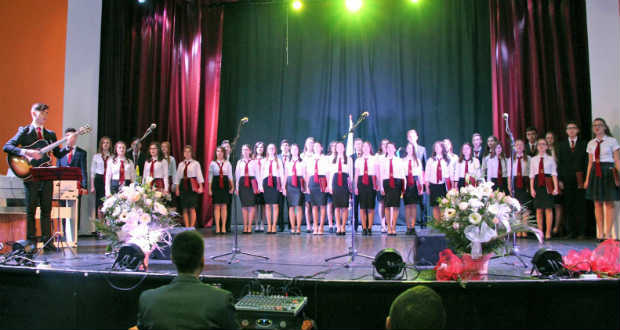 „Gyökerezzetek meg és épüljetek fel őbenne”