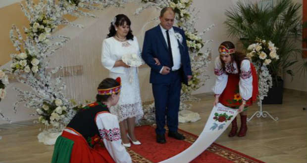 Kárpátalja ma: Las Vegas-i gyorsesküvő Técsőn