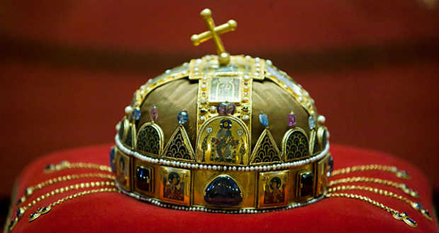 Negyven éve érkezett vissza Magyarországra a Szent Korona