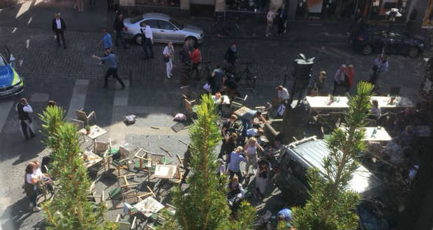 Terrortámadás: tömegbe hajtott egy furgon Németországban, többen meghaltak