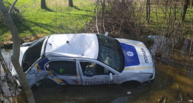 Rendőrautó balesetezett Gáton