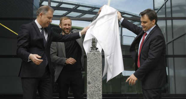 Felavatták Liszt Ferenc miniszobrát a Budapesti Nemzetközi Repülőtéren