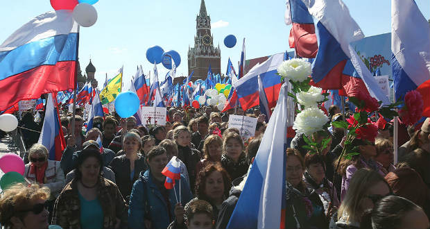 Több mint százezren vonultak fel a moszkvai Vörös téren