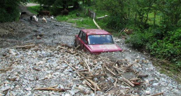 Hatalmas károkat okozott a földcsuszamlás a Rahói járásban