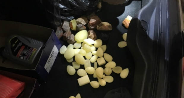 Nyolc kilogramm borostyánt foglaltak le az ukrán–szlovák határon