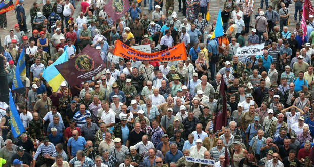 Tüntetők csaptak össze a rendőrökkel a kijevi parlament előtt