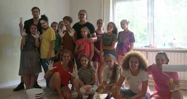 Kárpátaljai gyermekotthonban jótékonykodtak az M2 Petőfi TV és a Holnap tali! szereplői