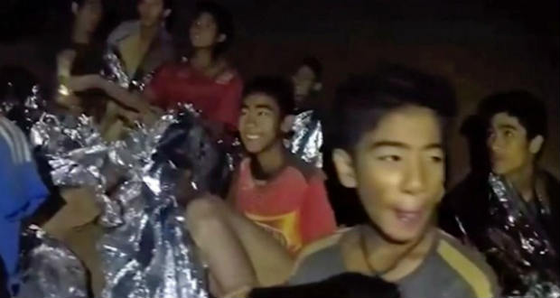 Megkezdték a barlangban rekedt thai gyerekek kimentését