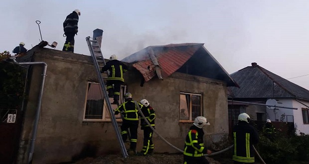 Kigyulladt egy családi ház Mezőkaszonyban