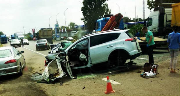 Teherautónak csapódott egy személyautó Ungvár közelében