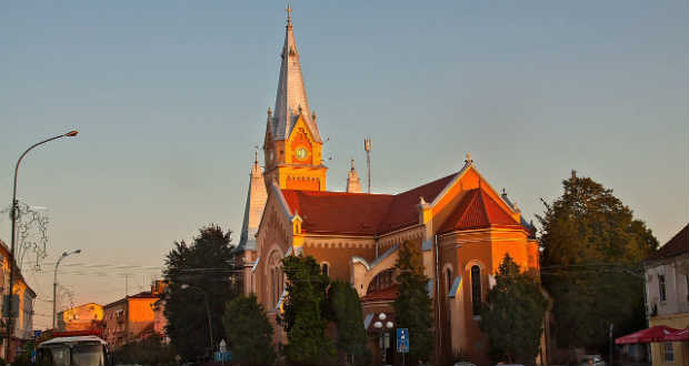 Huszonöt éve szerveződött újra a kárpátaljai római katolikus egyház