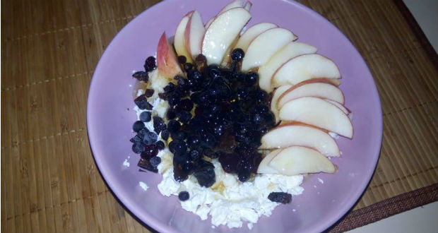 Túrós-gyümölcsös reggeli