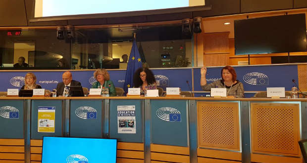 Kisebbségvédelmi minimumszabályokról szavazott a kulturális szakbizottság