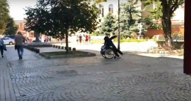 Kárpátalja ma: ál mozgássérült rendbontó Munkács központjában