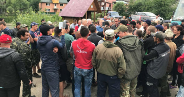 Folytatódik az útlezárás a Rahói járásban