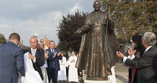 Leleplezték Mindszenty József szobrát Máriapócson