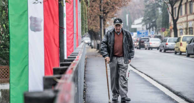 Megbüntették Székelyudvarhely polgármesteri hivatalát az október 23-i piros-fehér-zöld szalagok miatt