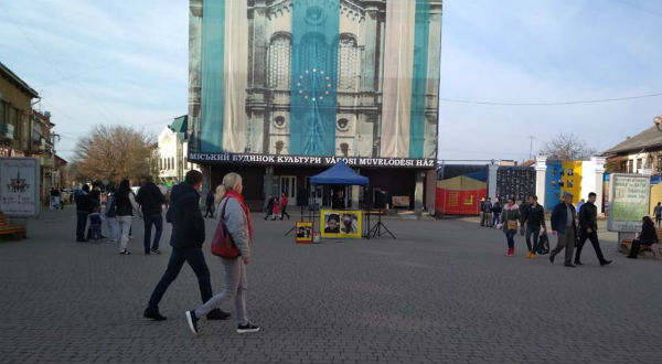 Kopogtató: akikért a dal szól