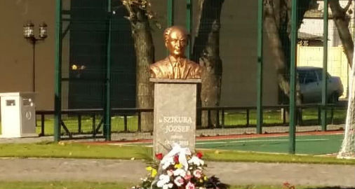 Egy emberfeletti munka előtt tisztelegve – Mellszobor és botanikus kert Szikura József emlékére