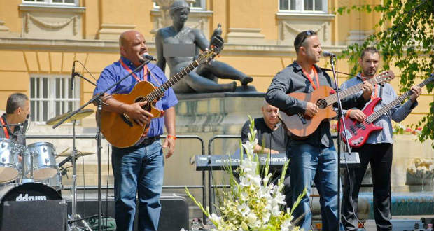 Felhangolva: Interjú a Munkácsi Roma Dicsőítő Zenekar tagjaival
