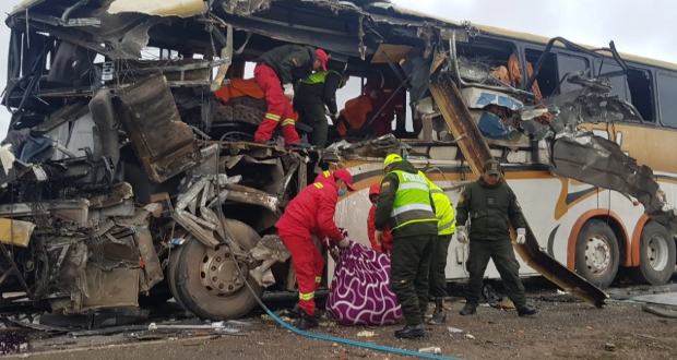 Többen meghaltak egy buszbalesetben Bolíviában