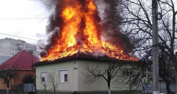 Kigyulladt egy ház Munkácson
