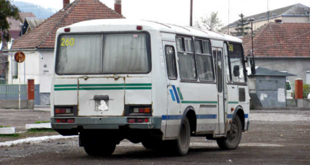 Kiesett két nő egy buszból a Munkácsi járásban