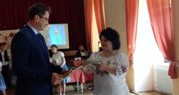 Tankönyvcsomag-átadás Nagyszőlősön