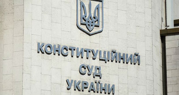 Az alkotmánybíróság elnöke menesztése ellenére is kész hivatalba iktatni Zelenszkijt